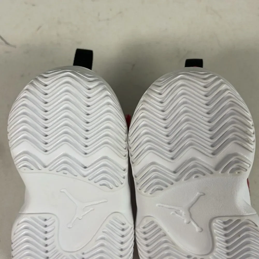 JORDAN MAX AURA 3 PS 'WHITE VERY BERRY' Size 5C DA8023-106